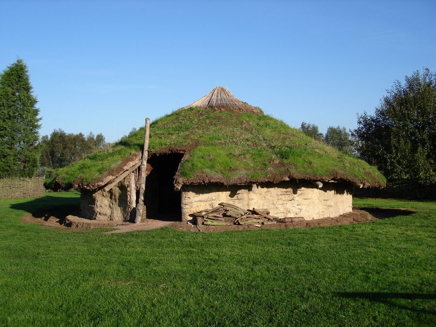 Let's build a roundhouse! Free courses for adults